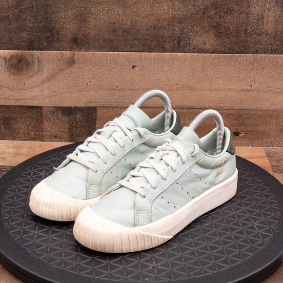 Adidas Retro Sneaker Mint Green/ Blue Size 6 - Picture 1 of 9